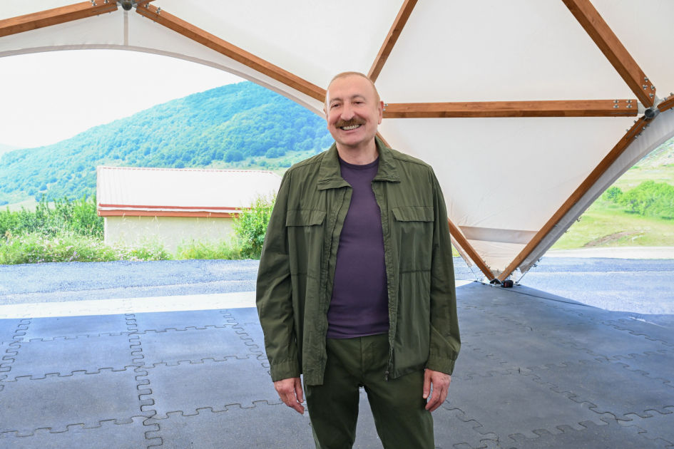 Президент Ильхам Алиев ознакомился с работами, проделанными в селе Кичик Галадереси Шушинского района, встретился с жителями, вернувшимися в село (ФОТО/ВИДЕО)
