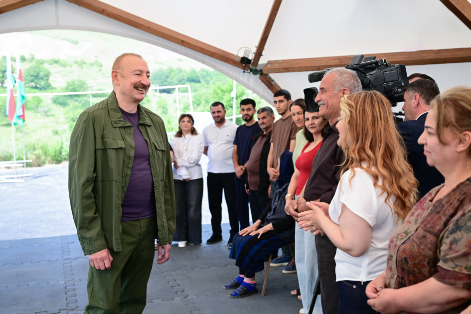 Президент Ильхам Алиев ознакомился с работами, проделанными в селе Кичик Галадереси Шушинского района, встретился с жителями, вернувшимися в село (ФОТО/ВИДЕО)