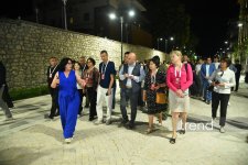 Участники Шушинского глобального медиафорума совершили прогулку по улице Карабах в Шуше (ФОТО)