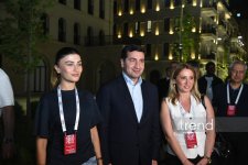 Участники Шушинского глобального медиафорума совершили прогулку по улице Карабах в Шуше (ФОТО)