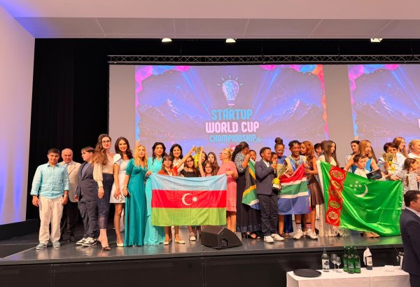 Студенты MiniBoss Baku удостоены двух международных наград на Чемпионате мира по стартапам в Давосе (ФОТО)