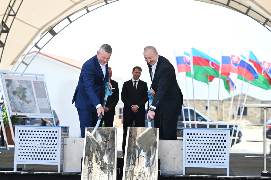 Президент Ильхам Алиев и Президент Петер Пеллегрини ознакомились с работами, проводимыми в селе Баш Гарвенд Агдамского района (ФОТО)
