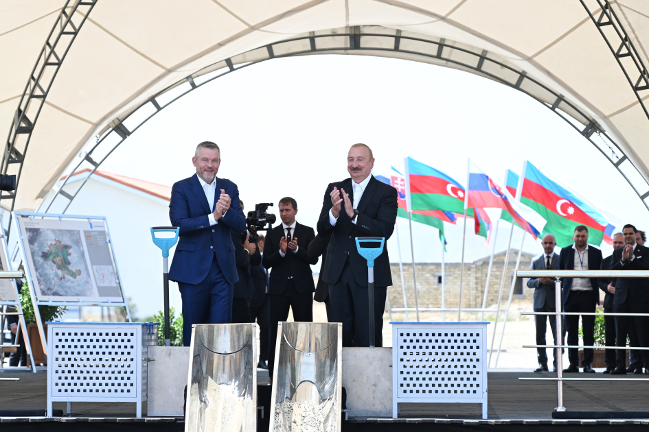 Президент Ильхам Алиев и Президент Петер Пеллегрини ознакомились с работами, проводимыми в селе Баш Гарвенд Агдамского района (ФОТО)