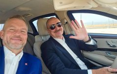 Петер Пеллегрини опубликовал селфи вместе с Президентом Ильхамом Алиевым в автомобиле