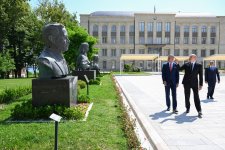 Президент Ильхам Алиев и Президент Питер Пеллегрини посмотрели в Шуше расстрелянные в период оккупации бюсты известных личностей Азербайджана (ФОТО/ВИДЕО)