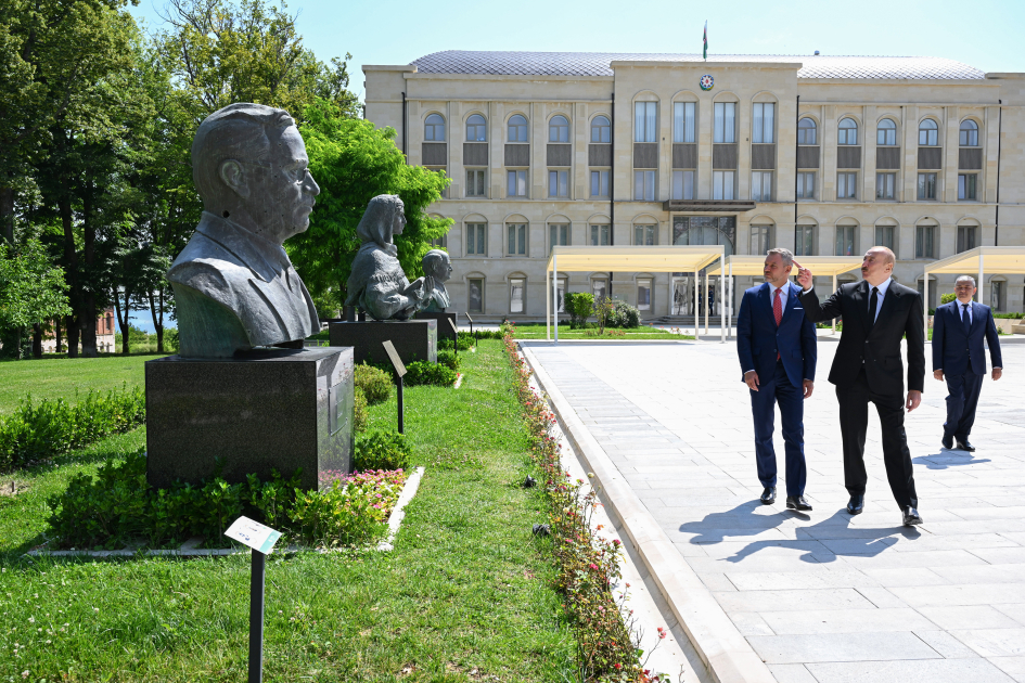 Президент Ильхам Алиев и Президент Питер Пеллегрини посмотрели в Шуше расстрелянные в период оккупации бюсты известных личностей Азербайджана (ФОТО/ВИДЕО)