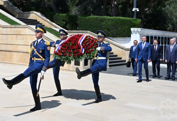 Президент Словакии почтил в Баку память шехидов (ФОТО)