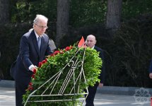 Премьер-министр Государства Палестина посетил Аллею почетного захоронения (ФОТО)