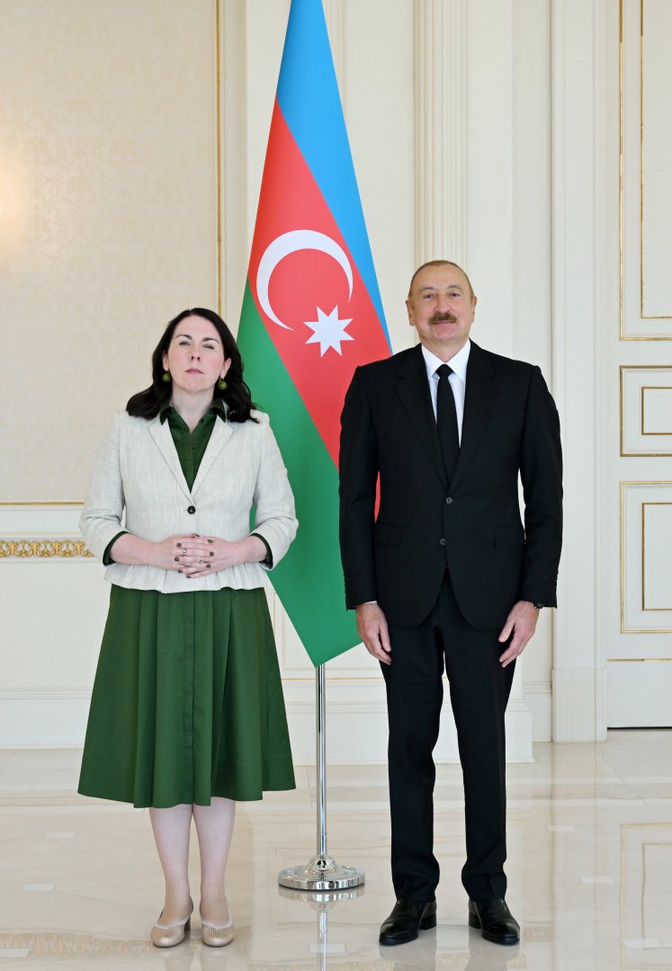 Президент Ильхам Алиев принял верительные грамоты нового посла Ирландии в Азербайджане (ФОТО)