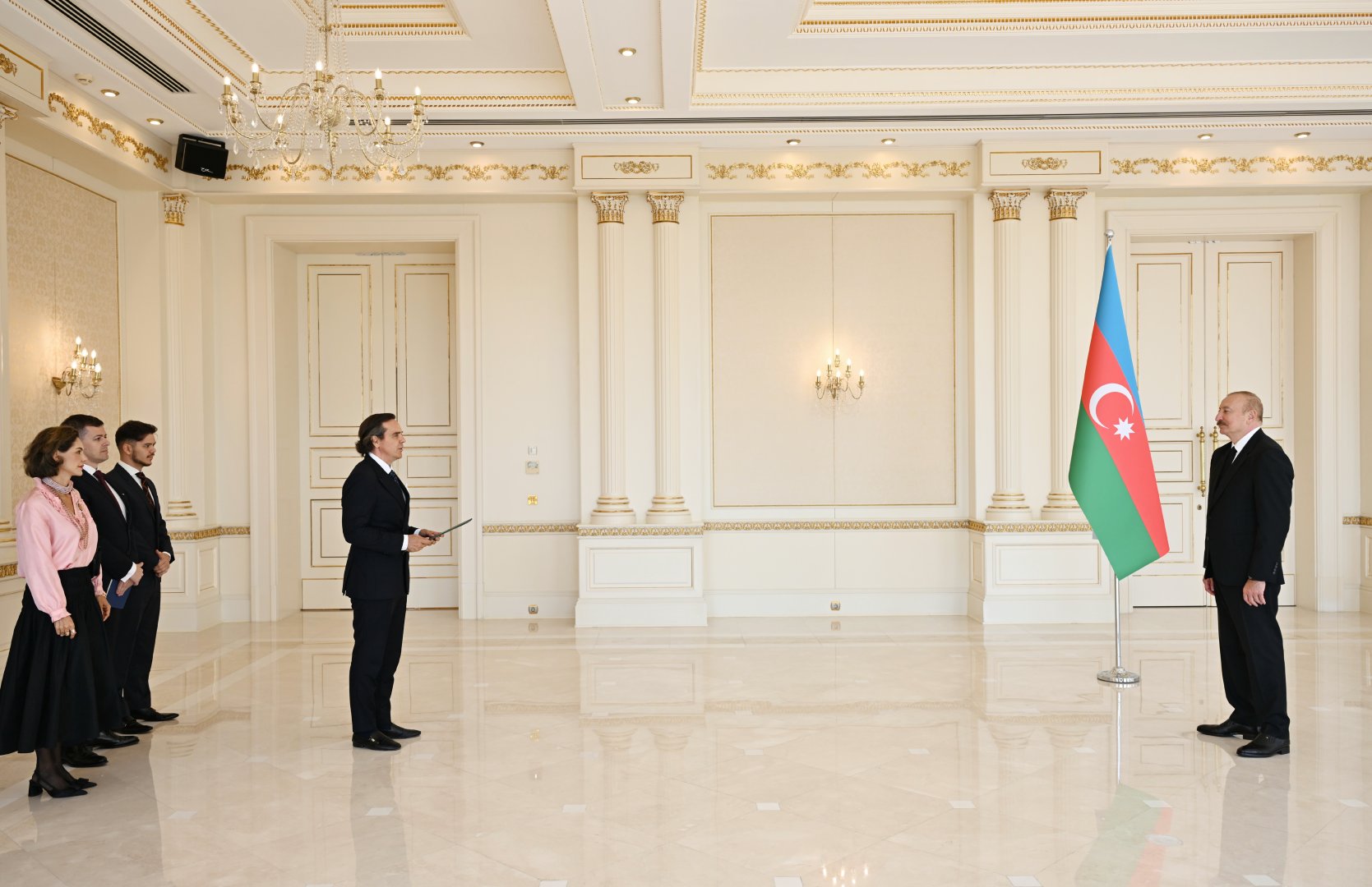 Президент Ильхам Алиев принял верительные грамоты нового посла Бразилии в Азербайджане (ФОТО)