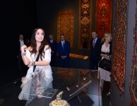 Вице-президент Фонда Гейдара Алиева Лейла Алиева приняла участие в Будапеште в презентации выставки «Азербайджанские ковры - от традиции к современному искусству» (ФОТО)