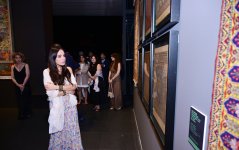 Вице-президент Фонда Гейдара Алиева Лейла Алиева приняла участие в Будапеште в презентации выставки «Азербайджанские ковры - от традиции к современному искусству» (ФОТО)
