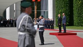 В Берлине состоялась церемония официальной встречи Президента Ильхама Алиева (ФОТО)