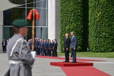 В Берлине состоялась церемония официальной встречи Президента Ильхама Алиева (ФОТО)