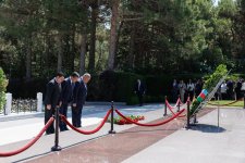 Представители медиа-структур Азербайджана посетили Аллею почетного захоронения по случаю Дня национальной прессы (ФОТО)