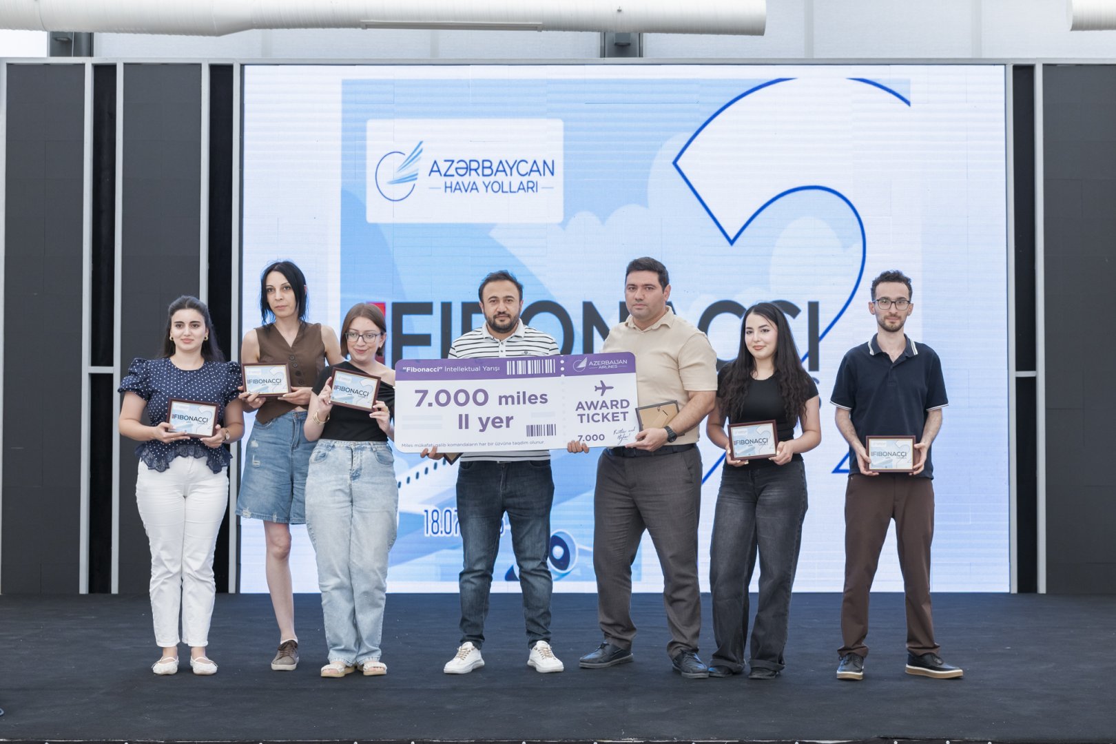 Azerbaijan Airlines организовала интеллектуальную игру «Fibonacci» для представителей СМИ по случаю Национального дня прессы (ФОТО)
