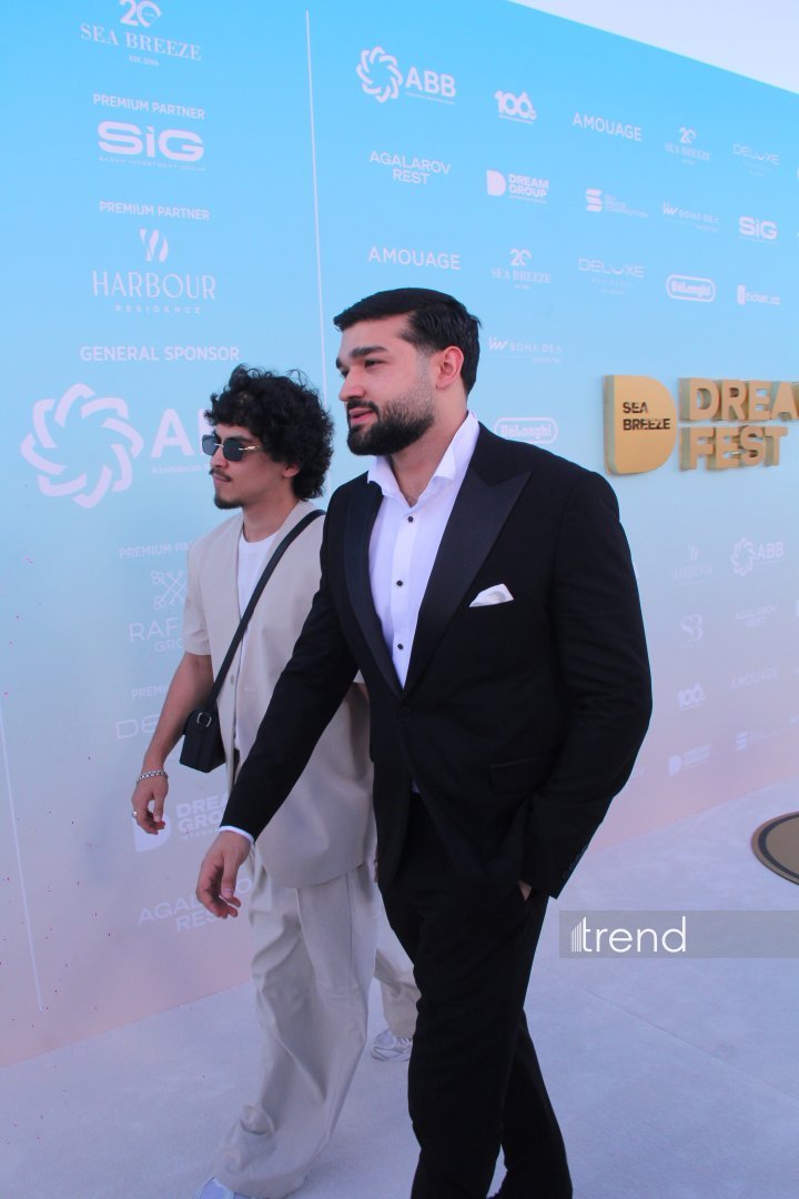 В Баку стартовал Dream Fest 2026 - блеск, музыка и звездные образы на красной дорожке (ФОТО)