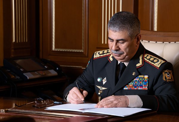 Министр обороны Азербайджана выразил соболезнования Пакистану