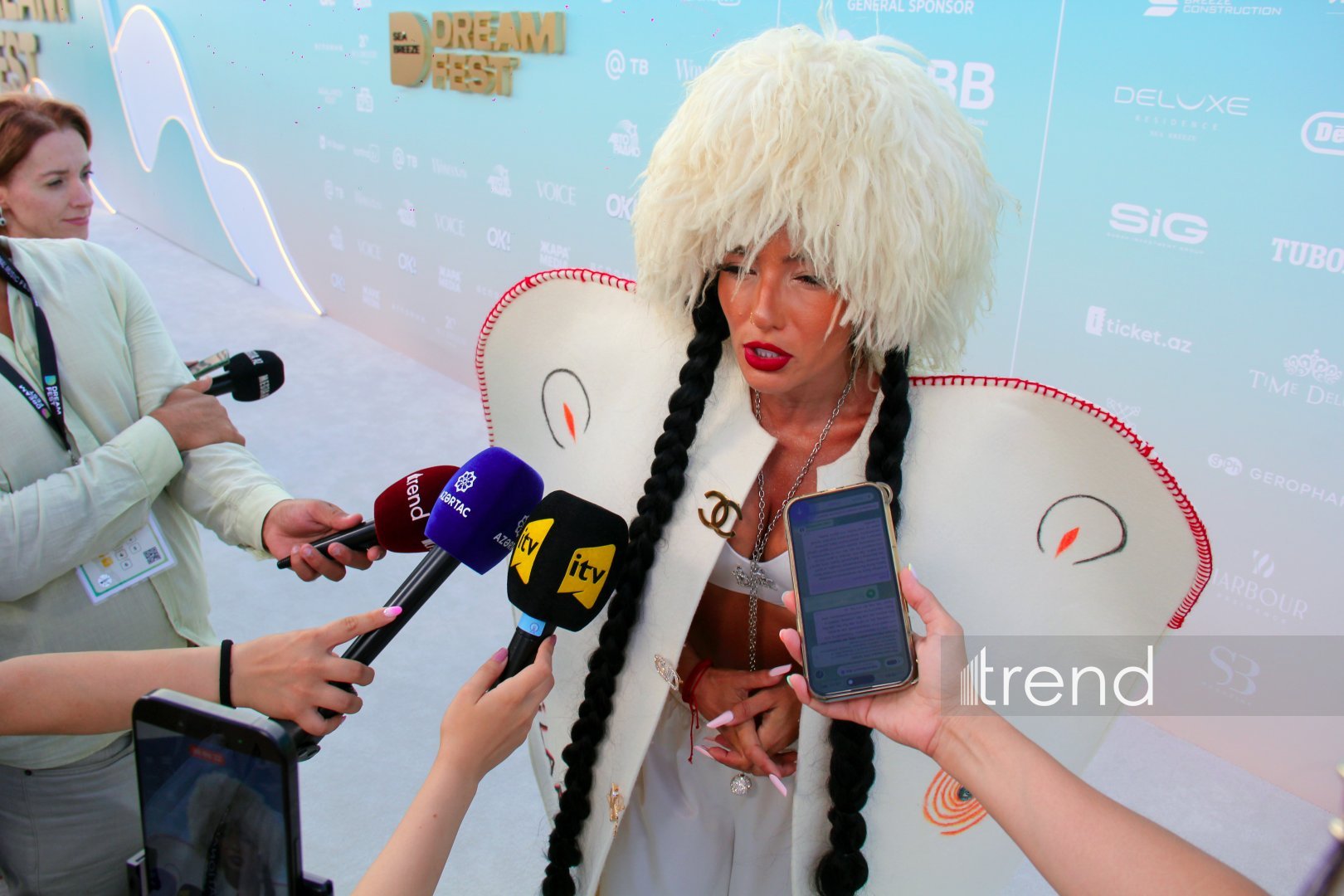 Калейдоскоп ярких эмоций и образов – второй день красной дорожки Dream Fest 2026 в Баку (ФОТО)