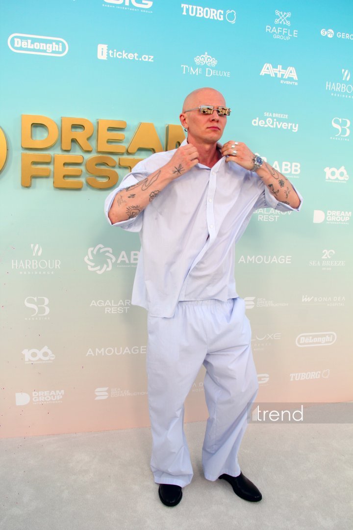 Финальный выход звезд на красную дорожку Dream Fest 2026 в Баку (ФОТО)
