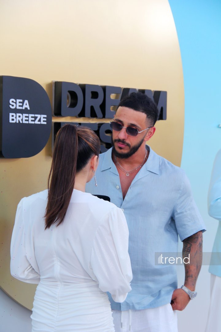 Финальный выход звезд на красную дорожку Dream Fest 2026 в Баку (ФОТО)