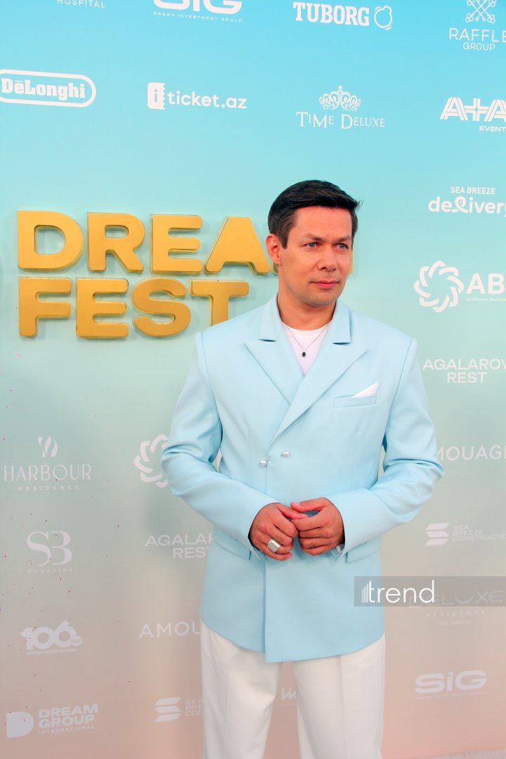 Финальный выход звезд на красную дорожку Dream Fest 2026 в Баку (ФОТО)