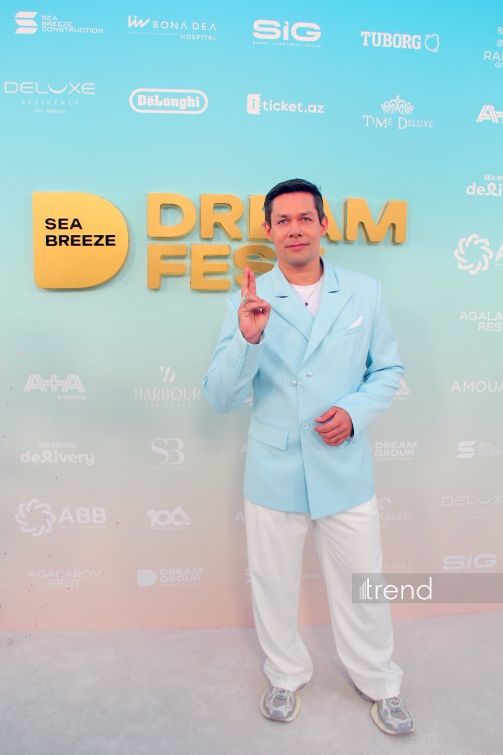 Финальный выход звезд на красную дорожку Dream Fest 2026 в Баку (ФОТО)