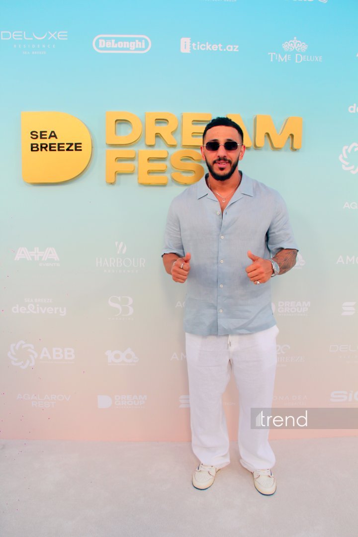 Финальный выход звезд на красную дорожку Dream Fest 2026 в Баку (ФОТО)
