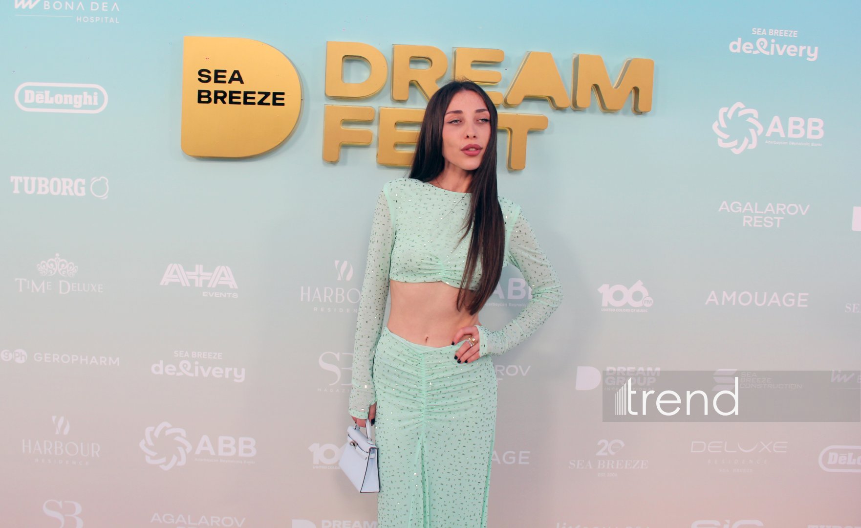 Финальный выход звезд на красную дорожку Dream Fest 2026 в Баку (ФОТО)