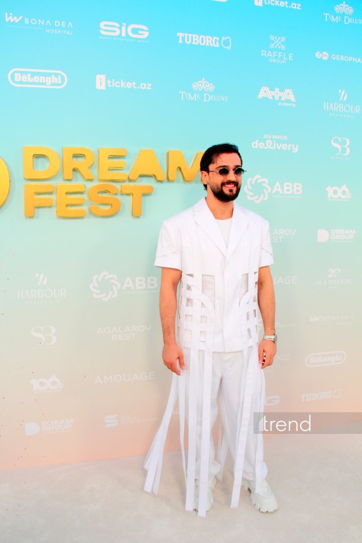 Финальный выход звезд на красную дорожку Dream Fest 2026 в Баку (ФОТО)