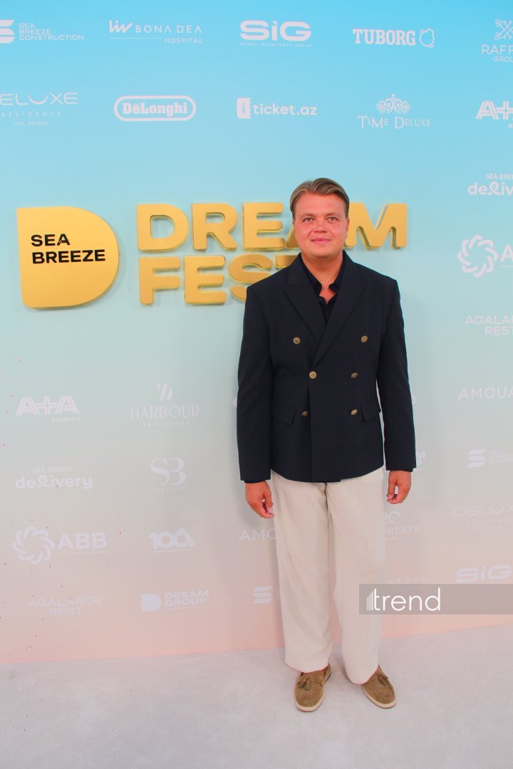Финальный выход звезд на красную дорожку Dream Fest 2026 в Баку (ФОТО)