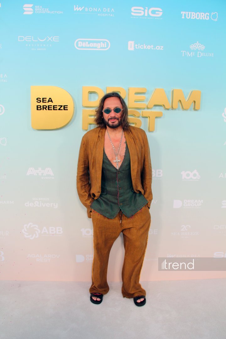 Финальный выход звезд на красную дорожку Dream Fest 2026 в Баку (ФОТО)