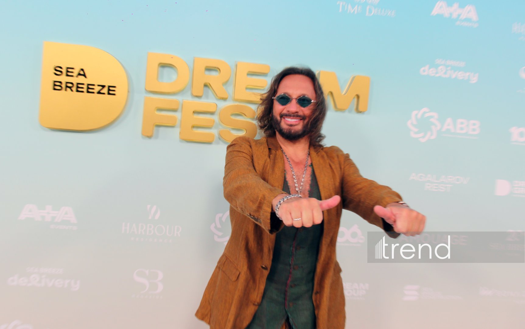Финальный выход звезд на красную дорожку Dream Fest 2026 в Баку (ФОТО)