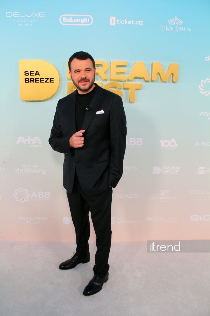 Финальный выход звезд на красную дорожку Dream Fest 2026 в Баку (ФОТО)