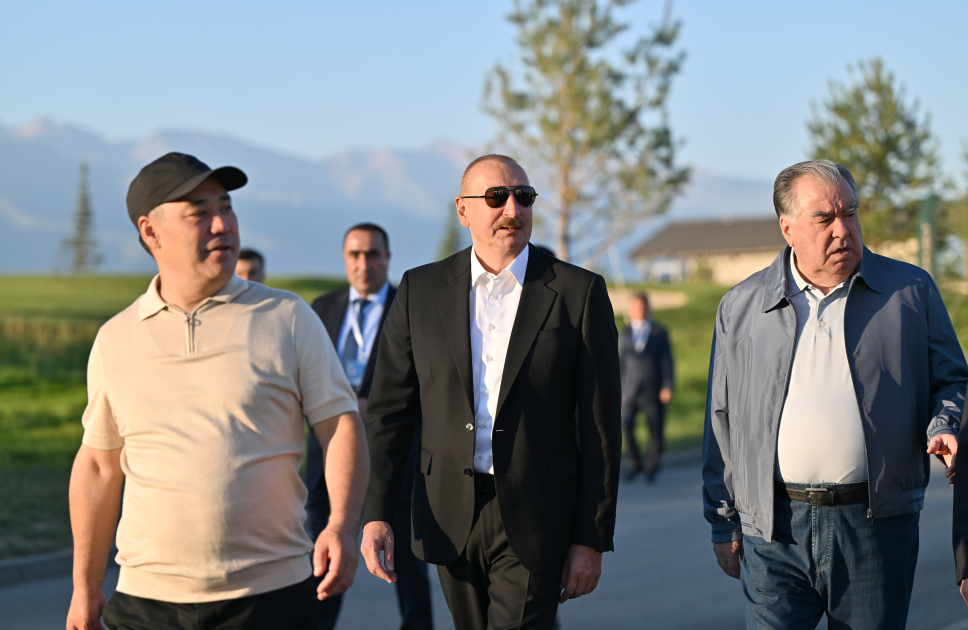 Президент Ильхам Алиев вместе с президентами Кыргызстана, Узбекистана и Таджикистана принял участие в открытии Гольф-клуба в городе Чолпон-Ата (ФОТО)