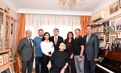Министр культуры Адиль Керимли посетил корифея национального искусства Тофига Бакиханова (ФОТО)