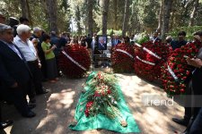 Народный поэт Нариман Гасанзаде похоронен на I Аллее почетного захоронения (ФОТО)
