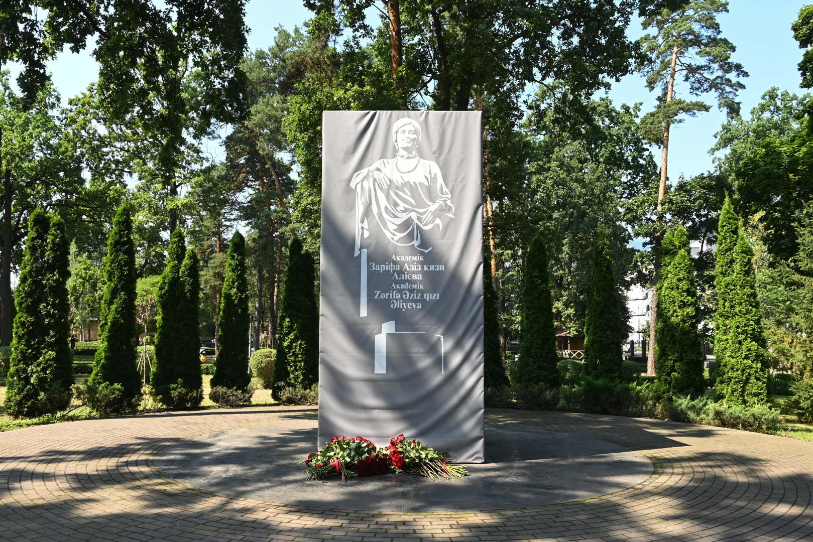 Глава МИД Азербайджана посетил город Ирпень в рамках визита в Украину (ФОТО)