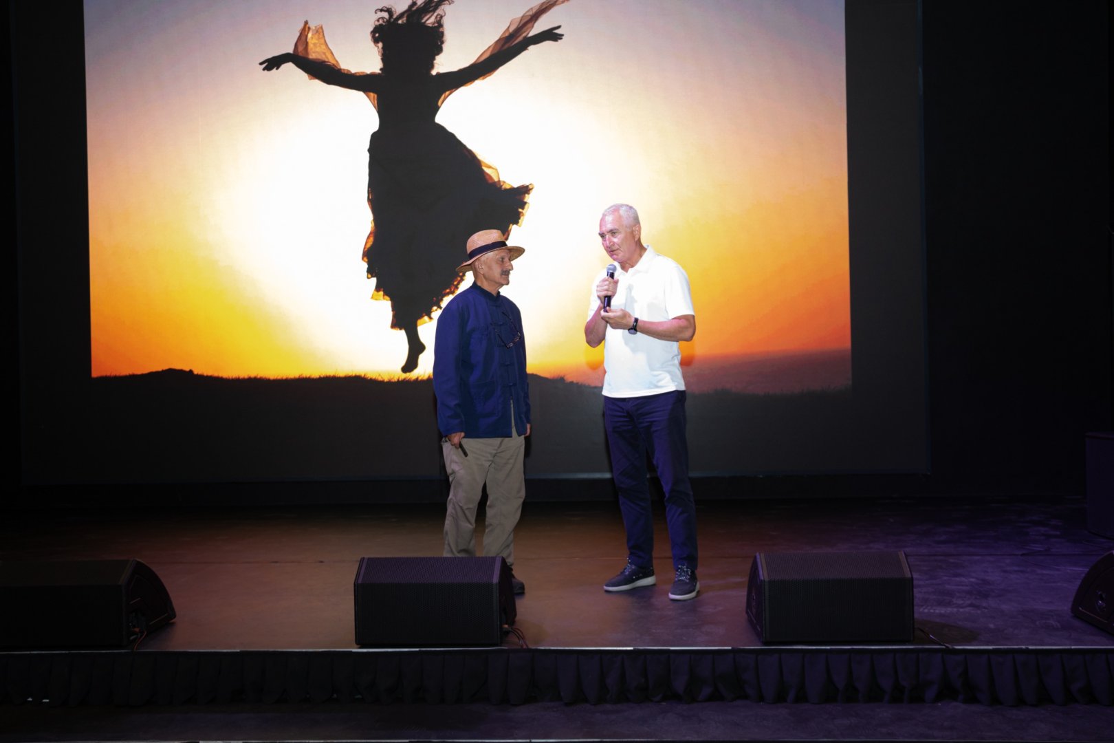 История в фотографиях: Реза Дегати встретился с диаспорской молодежью (ФOTO)