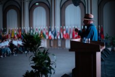 История в фотографиях: Реза Дегати встретился с диаспорской молодежью (ФOTO)