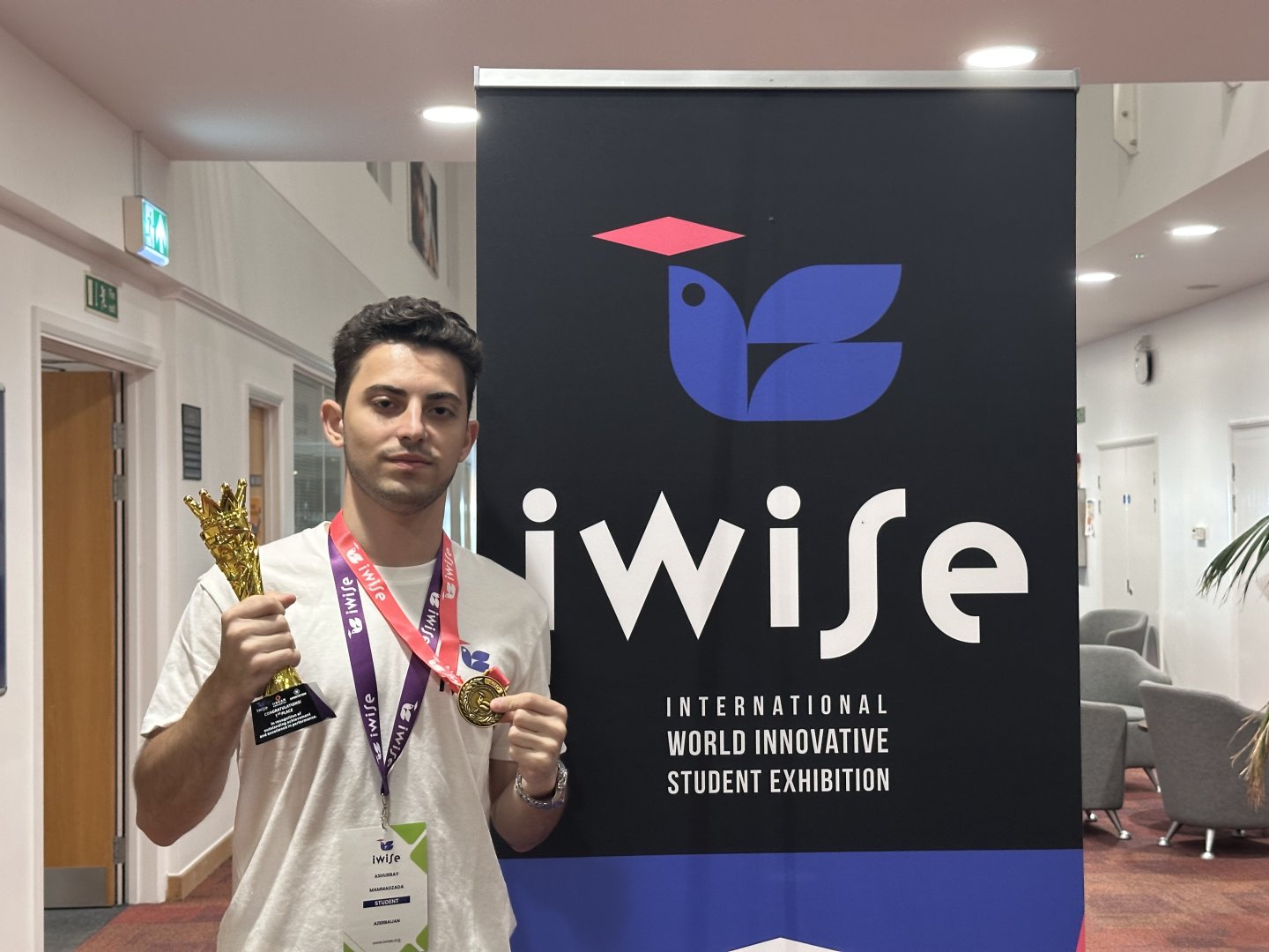 Студент UNEC стал чемпионом мира на финале «International World Innovative Student Exhibition 2026» в Великобритании (ФОТО)