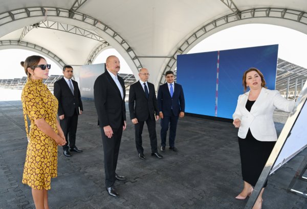 Президент Ильхам Алиев и Первая леди Мехрибан Алиева ознакомились с работами, проводимыми на солнечных электростанциях «Шамс 1» и «Гарби Уфуг» в городе Нахчыван (ФОТО/ВИДЕО)