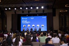 Шоу робота-гуманоида вызвало особый интерес у диаспорской молодежи (ФОТО)