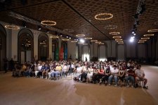 Шоу робота-гуманоида вызвало особый интерес у диаспорской молодежи (ФОТО)
