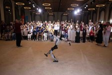 Шоу робота-гуманоида вызвало особый интерес у диаспорской молодежи (ФОТО)