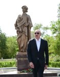 Президент Ильхам Алиев и Первая леди Мехрибан Алиева приняли участие в открытии памятника архитектору Аджеми Нахчывани в комплексе отдыха «Аджеми сейрангахы» в Нахчыване (ФОТО)