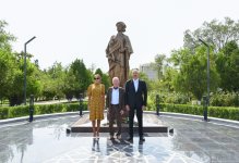 Президент Ильхам Алиев и Первая леди Мехрибан Алиева приняли участие в открытии памятника архитектору Аджеми Нахчывани в комплексе отдыха «Аджеми сейрангахы» в Нахчыване (ФОТО)