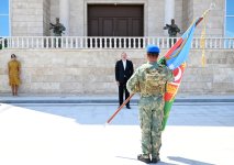 Президент Ильхам Алиев и Первая леди Мехрибан Алиева приняли участие в церемонии вручения боевых знамен вновь сформированным подразделениям командос Отдельной общевойсковой армии (ФОТО)