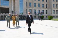 Президент Ильхам Алиев и Первая леди Мехрибан Алиева приняли участие в церемонии вручения боевых знамен вновь сформированным подразделениям командос Отдельной общевойсковой армии (ФОТО)