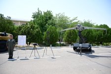 Президент Ильхам Алиев и Первая леди Мехрибан Алиева приняли участие в церемонии вручения боевых знамен вновь сформированным подразделениям командос Отдельной общевойсковой армии (ФОТО)